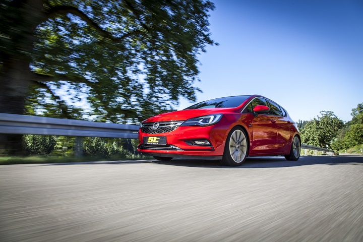 low_ST_X_Gewindefahrwerk_Opel_Astra_K_Fahraufnahme_01.jpg