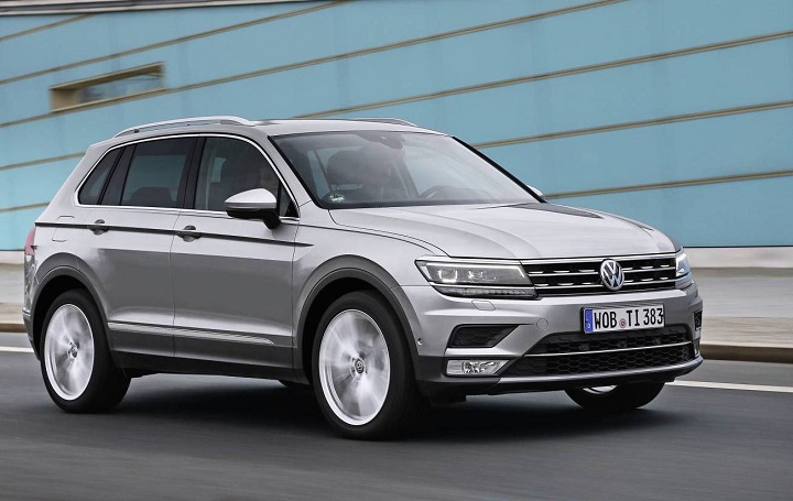 2017-Volkswagen-Tiguan-driving.jpg