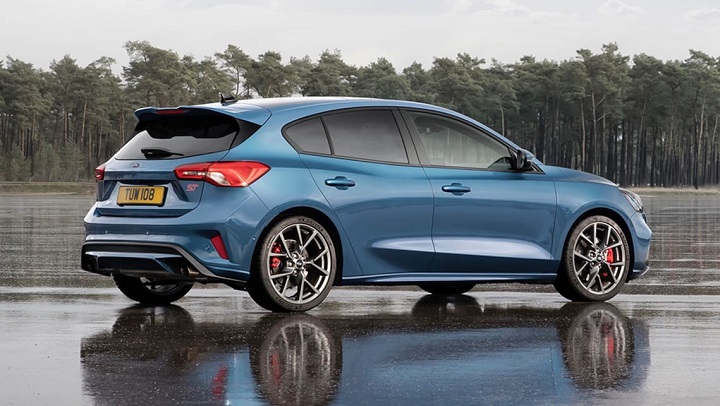 2020-Ford-Focus-ST-hatch-blue-1001x565-(3).jpg