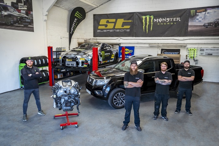 low_1.-TEAM-PHOTO.jpg