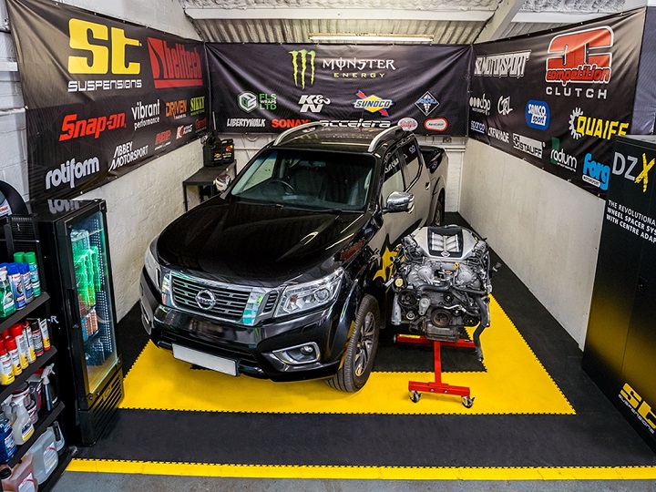 low_4.-NAVARA-VR38.jpg