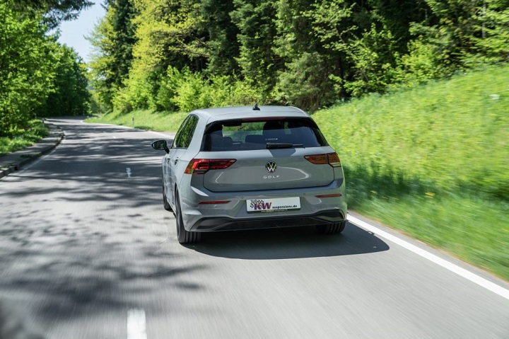 low_VW_Golf_8_KW_Variante_3_Fahraufnahme_05-1024x682.jpg