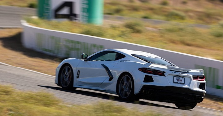 low_KW_V5_Corvette_C8_Fahraufnahme_004-1024x533.jpg