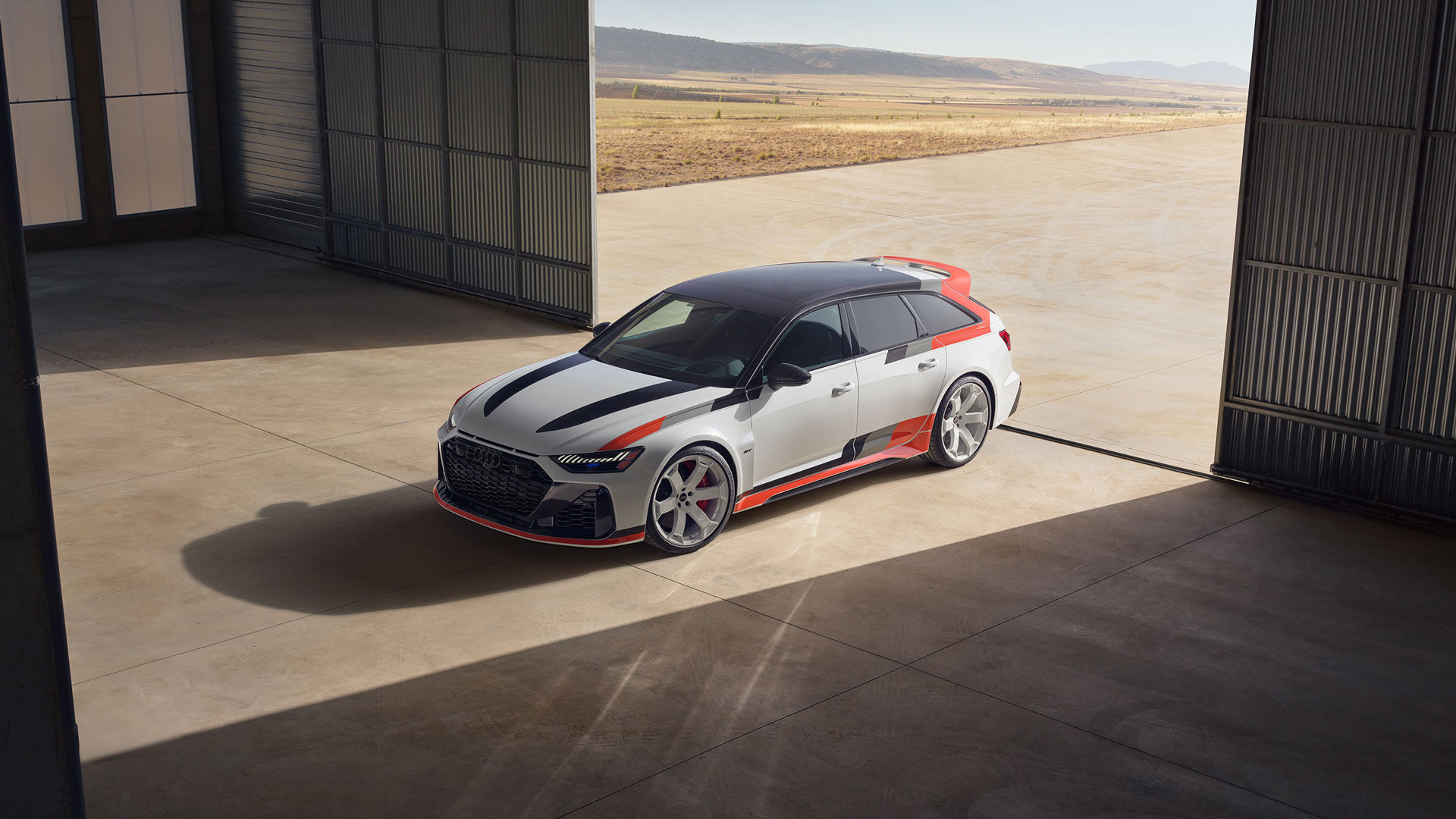 1920x1080_MY25---RS-6-Avant-GT---Exterior---Front---Profile---Parked---5610.jpg