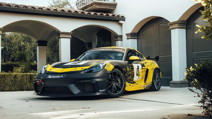 爱豆的新身份？“赛车手”吴亦凡和保时捷718 GT4 Cayman Clubsport刷新上赛圈速！